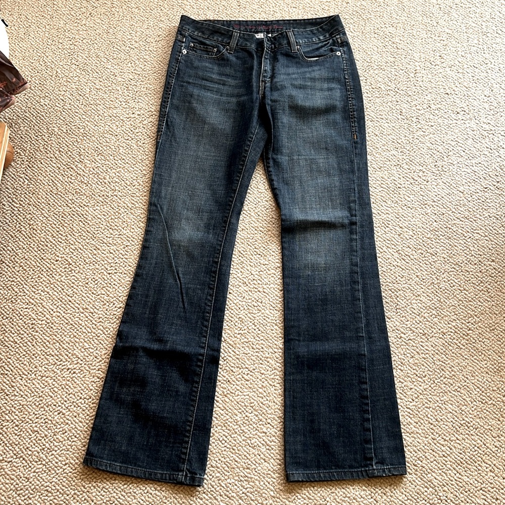 Levi’s 553 Mid rise boot cut, like new, medium wash, women’s size 28/6L